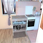 Lory A Three Bedroom With A Bbq شقة Divšići
