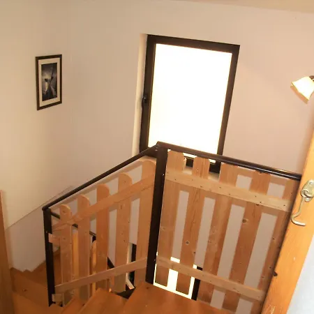 Lory A Three Bedroom With A Bbq *