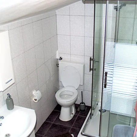 Lory A Three Bedroom With A Bbq Appartamento Divšići