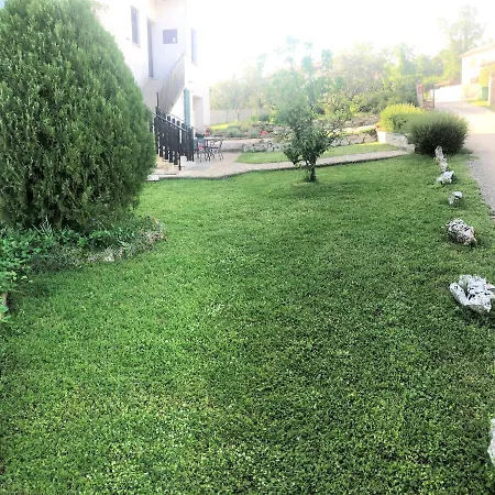 Lory A Three Bedroom With A Bbq