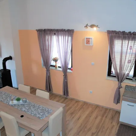 Lory A Three Bedroom With A Bbq Appartamento