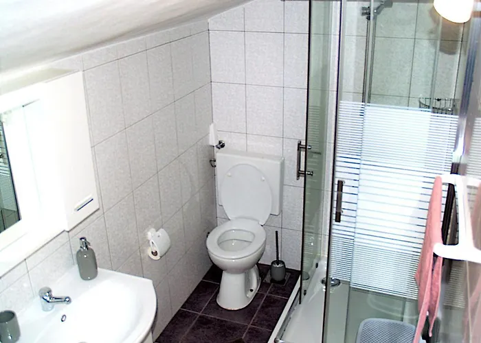 Lory A Three Bedroom With A Bbq Apartman Divsici