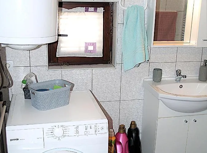 Lory A Three Bedroom With A Bbq * Divsici