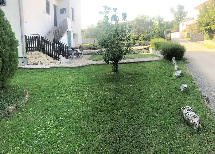 Apartman Lory A Three Bedroom With A Bbq