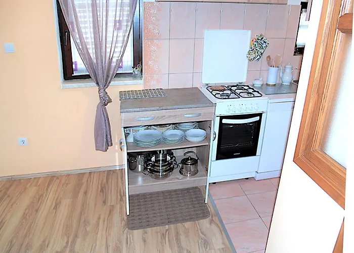 Lory A Three Bedroom With A Bbq Apartman Divsici