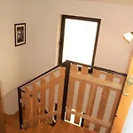 Lory A Three Bedroom With A Bbq *