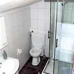 Lory A Three Bedroom With A Bbq Apartman Divsici