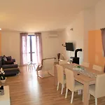 Lory A Three Bedroom With A Bbq