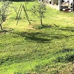 Lory A Three Bedroom With A Bbq *