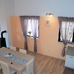 Lory A Three Bedroom With A Bbq Apartman