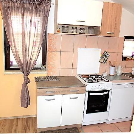 Appartement Lory A Three Bedroom With A Bbq