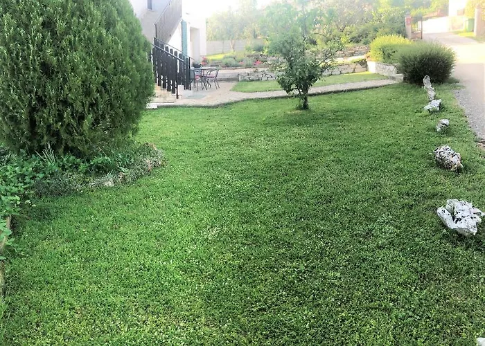 Lory A Three Bedroom With A Bbq