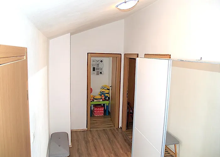 Lory A Three Bedroom With A Bbq Appartement Divšići