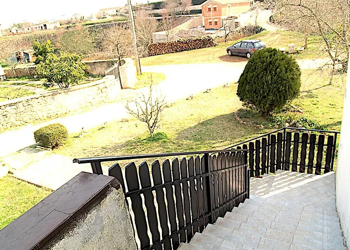 Lory A Three Bedroom With A Bbq